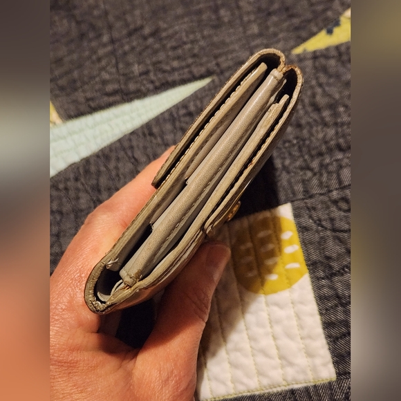 Louis Vuitton Vernis Monogram Trifold Wallet - Picture 11 of 14